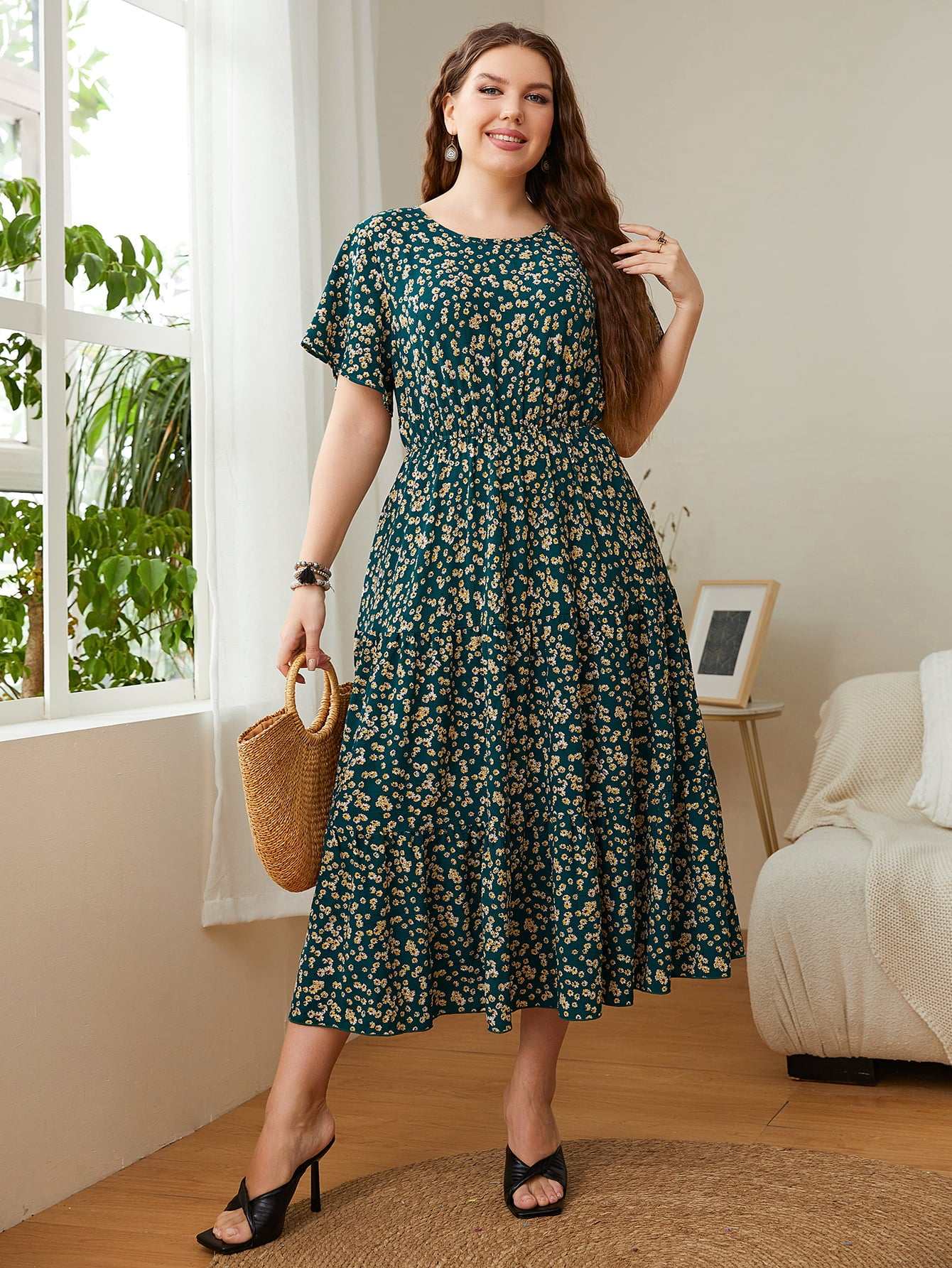 Plus Size Floral Round Neck Short Sleeve Midi Dress